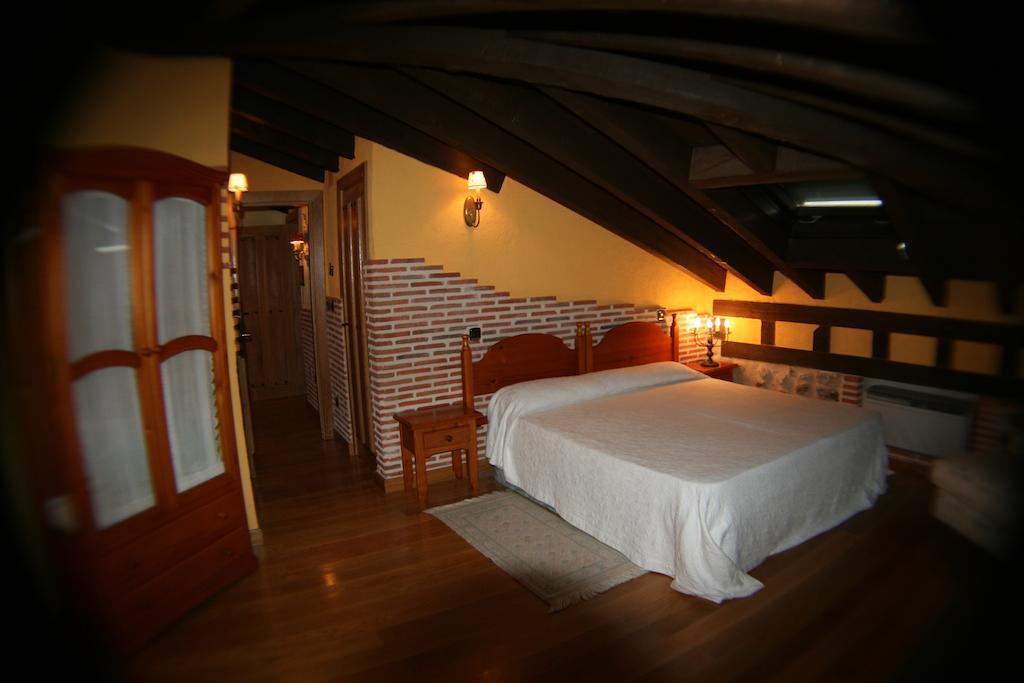 La Sinagoga Guest House Penaranda de Duero Bilik gambar